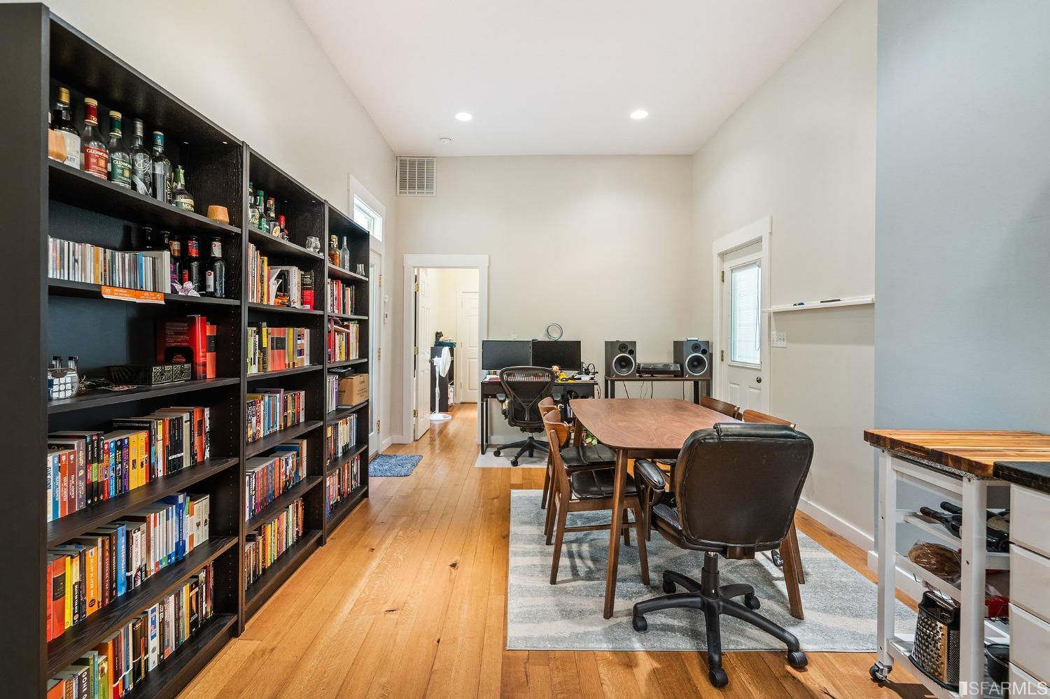 6 Godeus Street