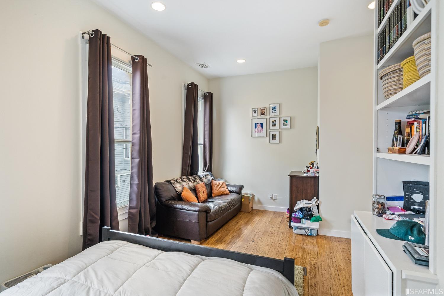 6 Godeus Street