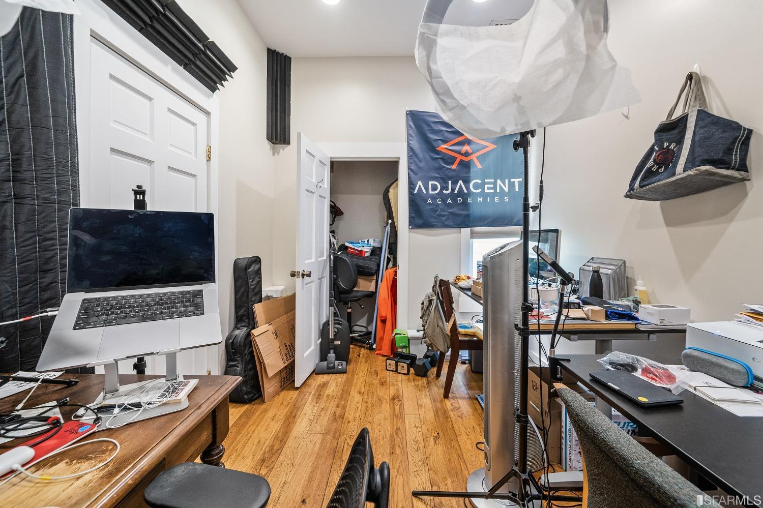 6 Godeus Street