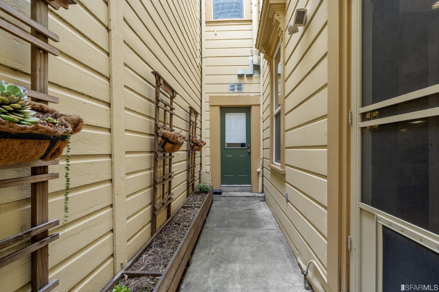 6 Godeus Street