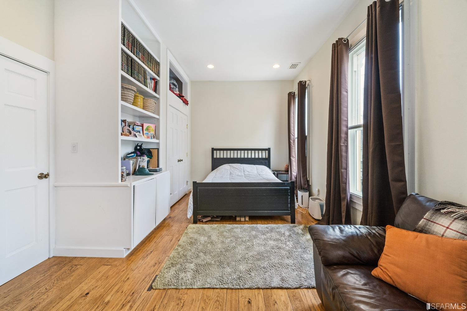6 Godeus Street
