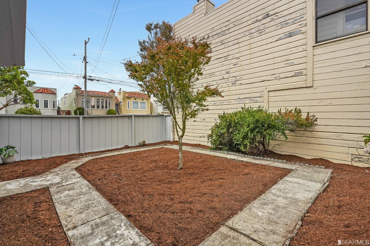 2048 Santiago Street