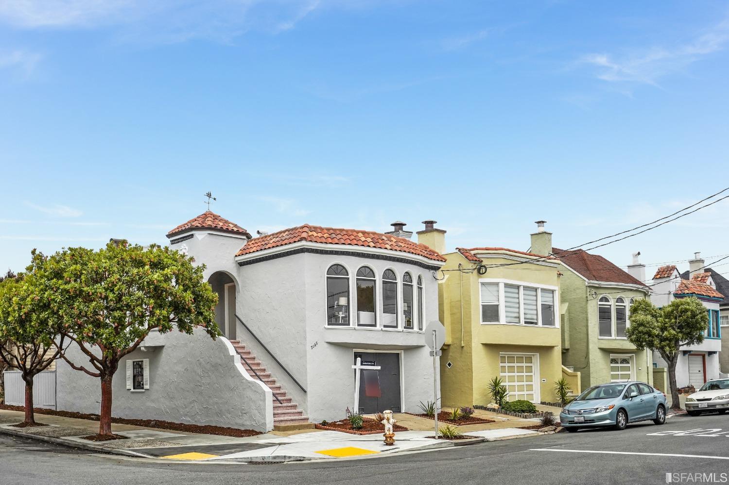 2048 Santiago Street