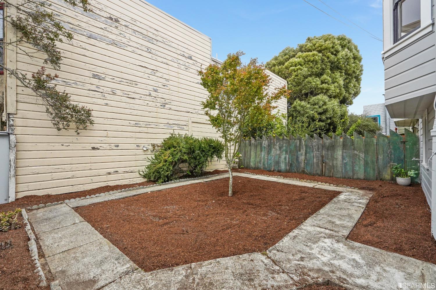 2048 Santiago Street