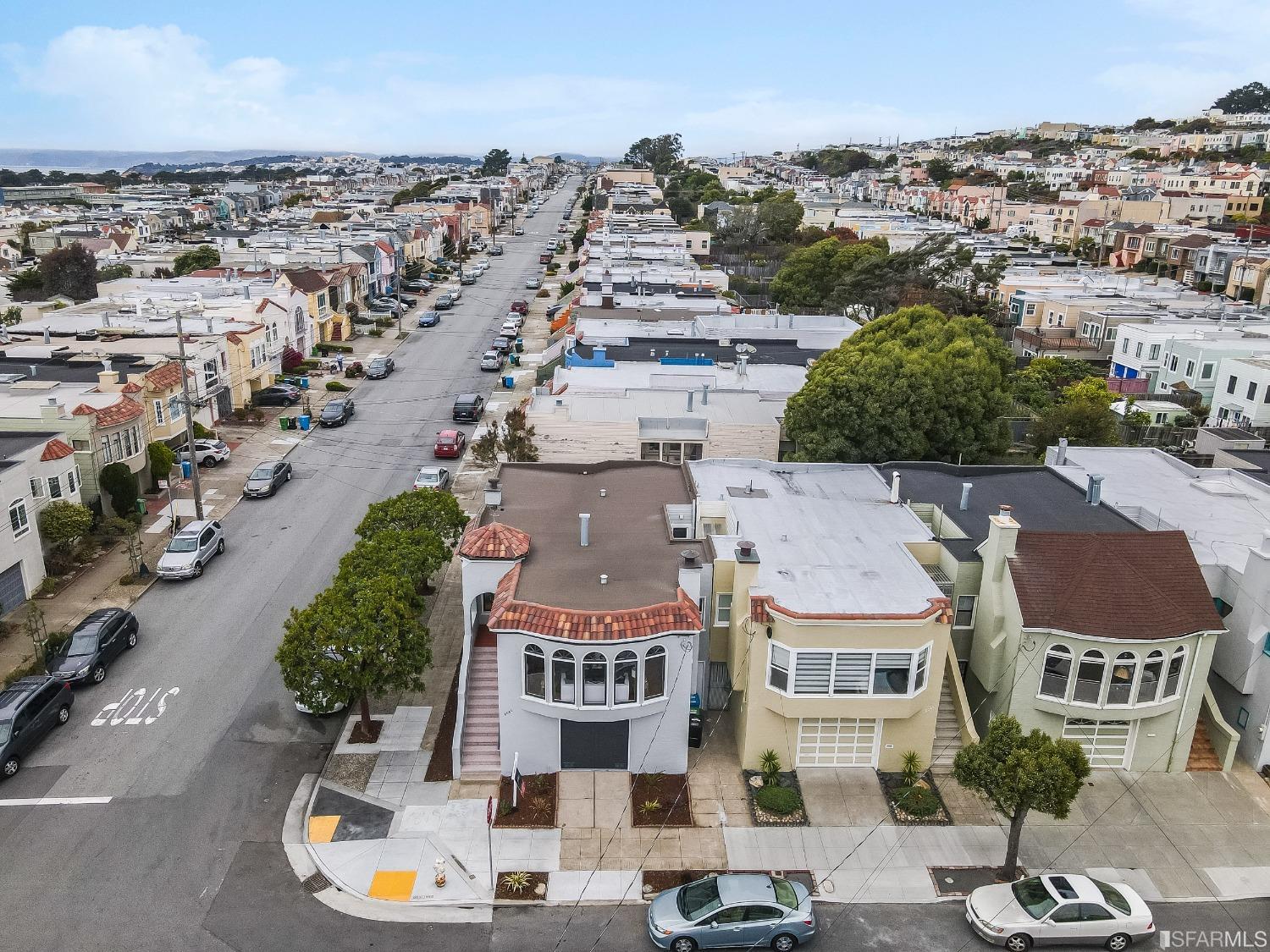 2048 Santiago Street