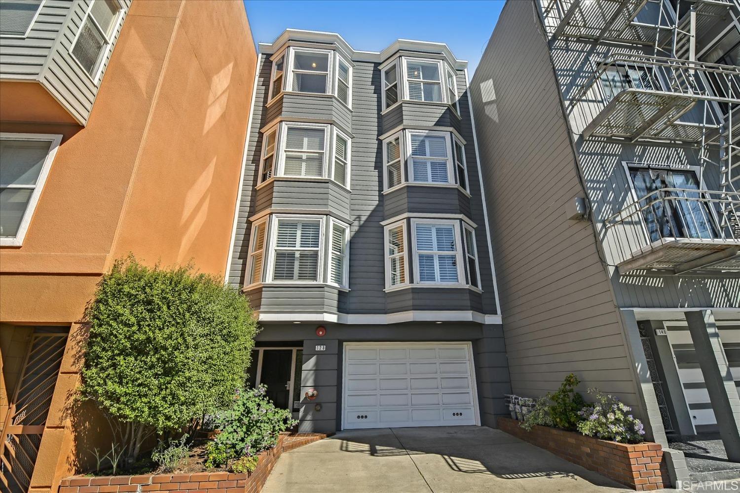 128 Wood Street Unit: 3