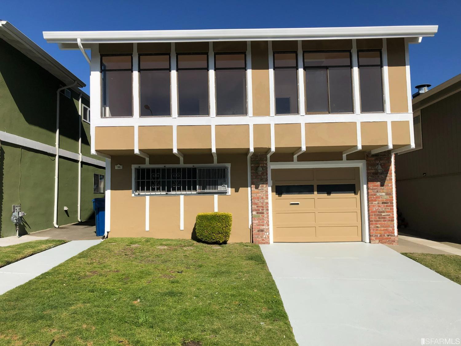 36 Pacifico Avenue