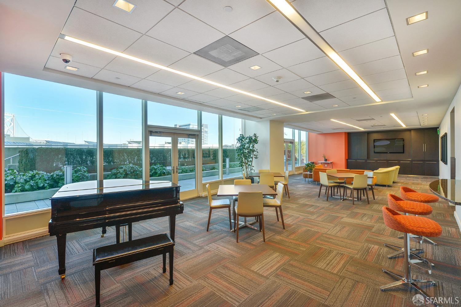 425 1st Street Unit: 1301