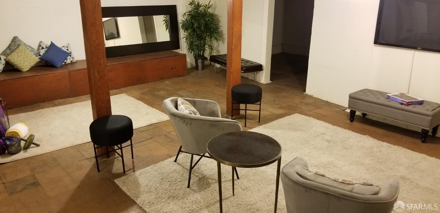 850 Urbano Drive