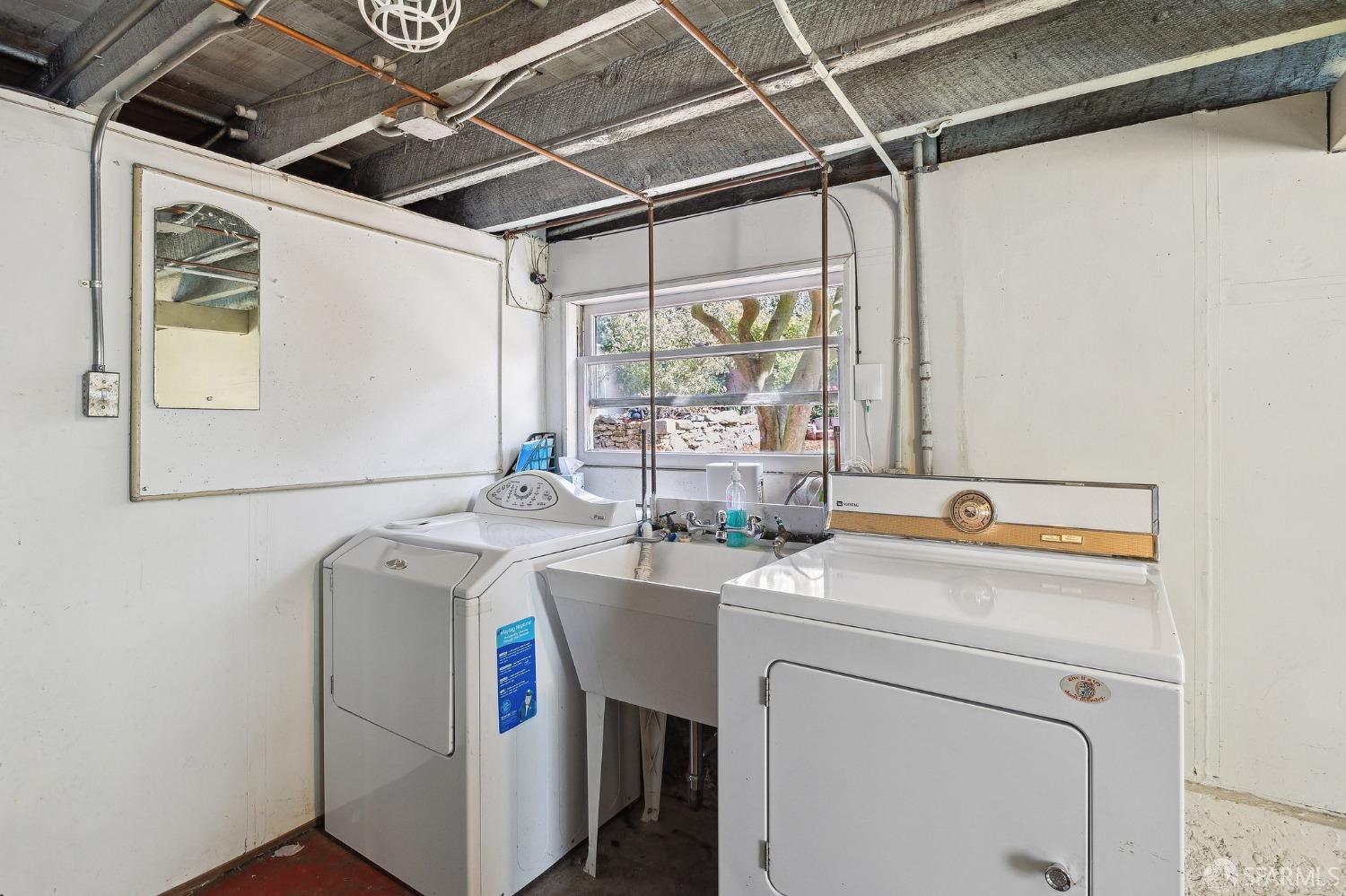 850 Urbano Drive