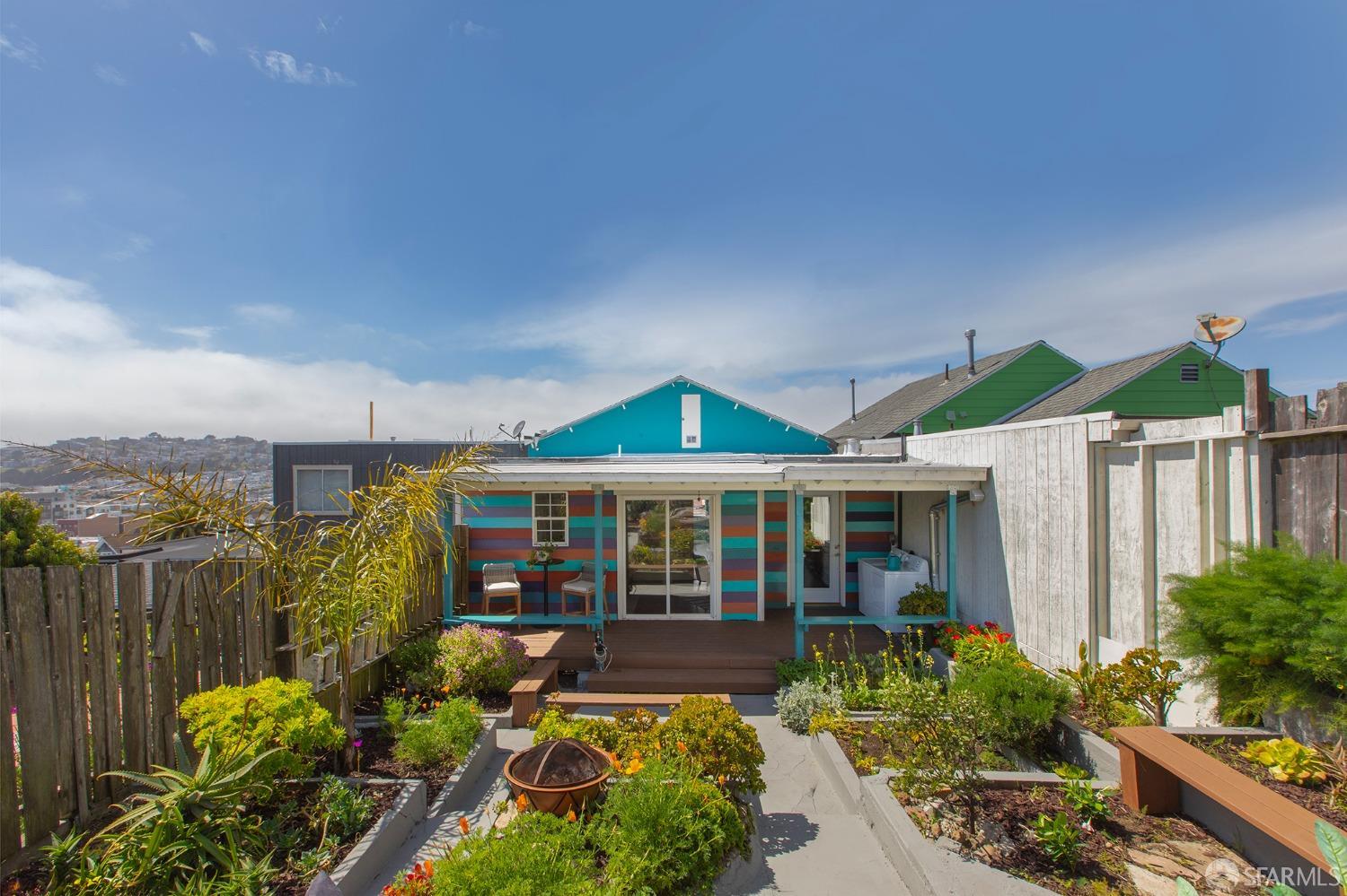 609 Paris Street