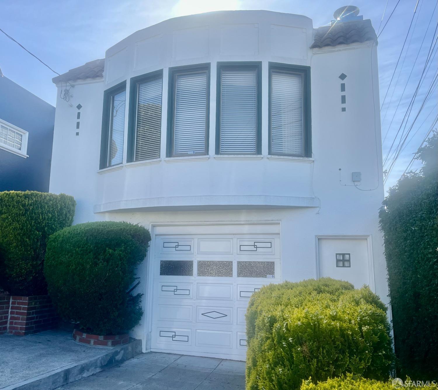 787 Head Street
