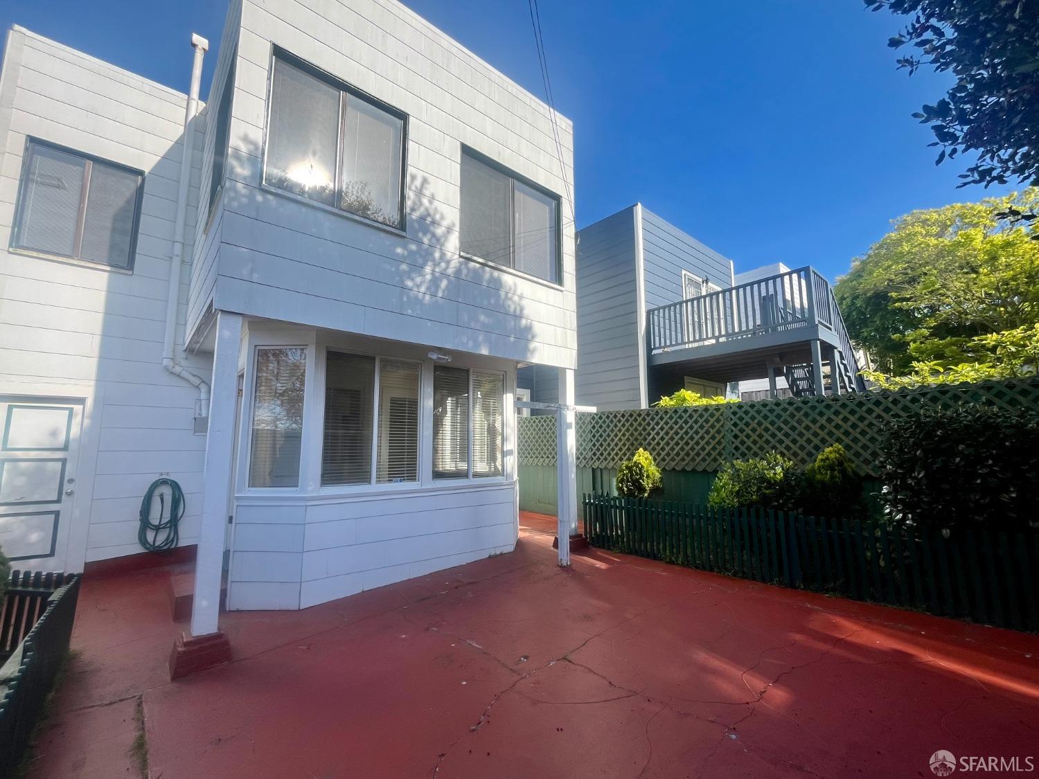 787 Head Street