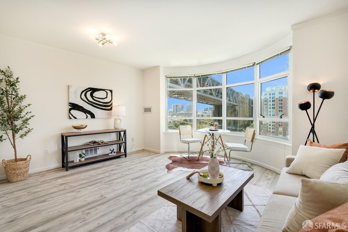 403 Main Street # 608N