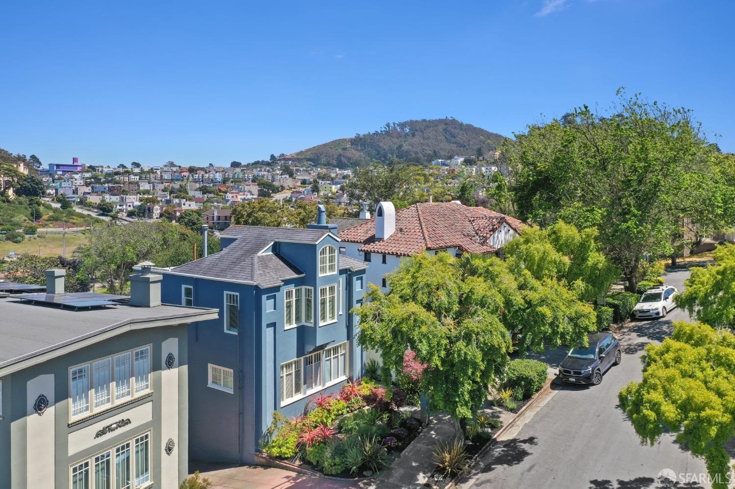 33 Marcela Avenue