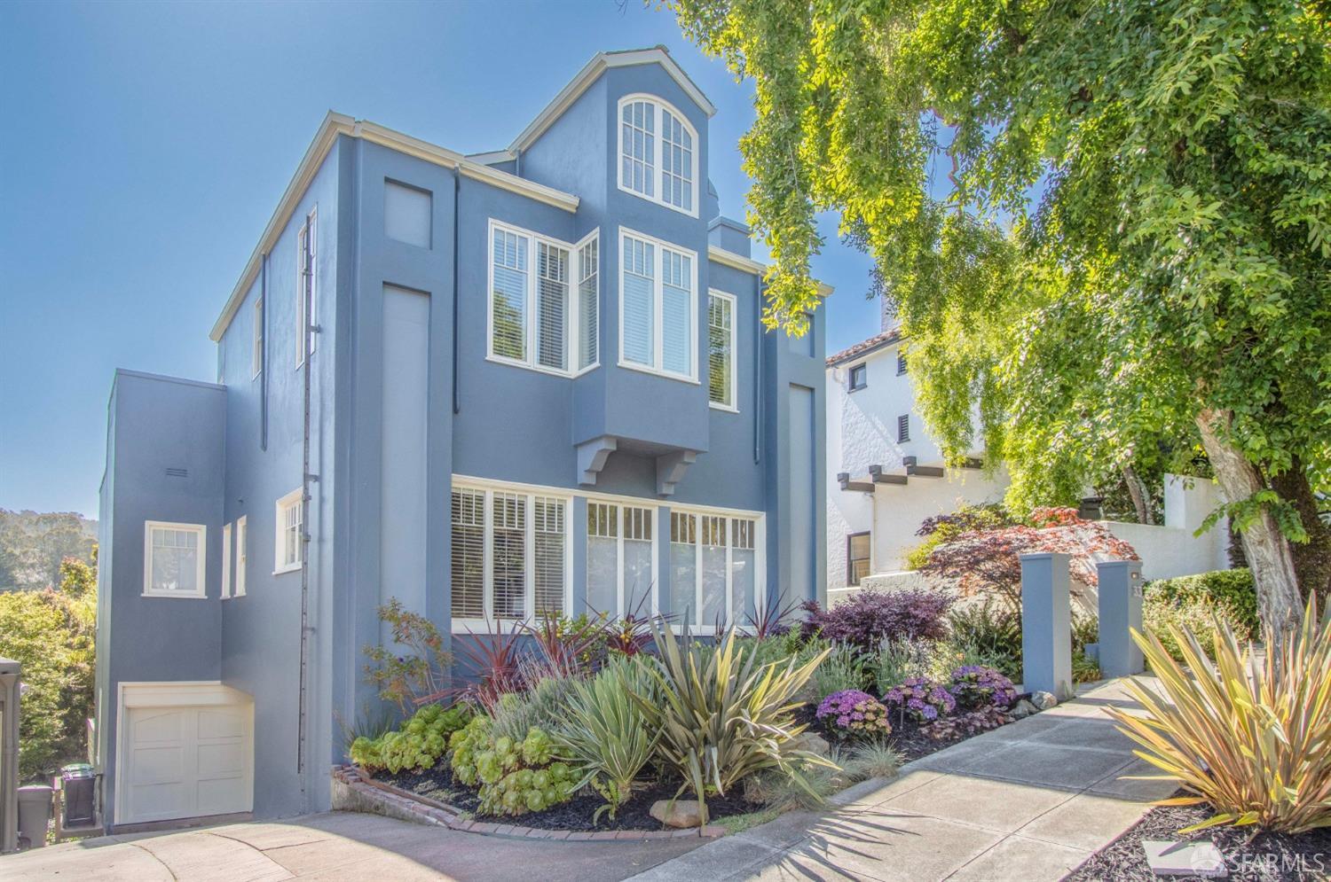 33 Marcela Avenue