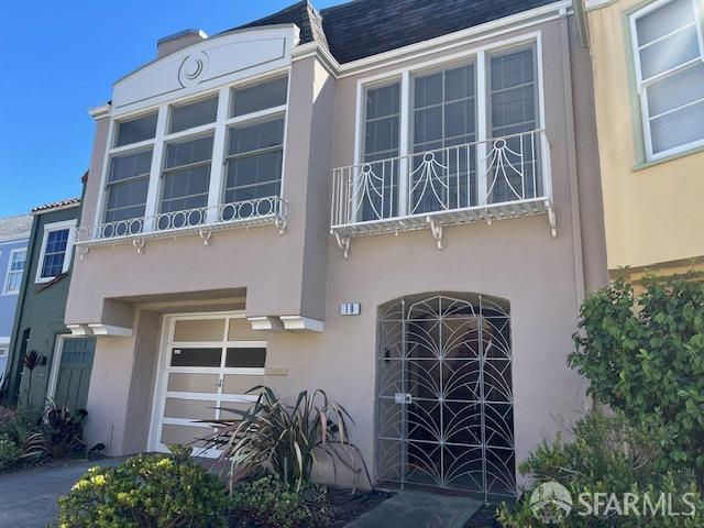 19 El Sereno Court