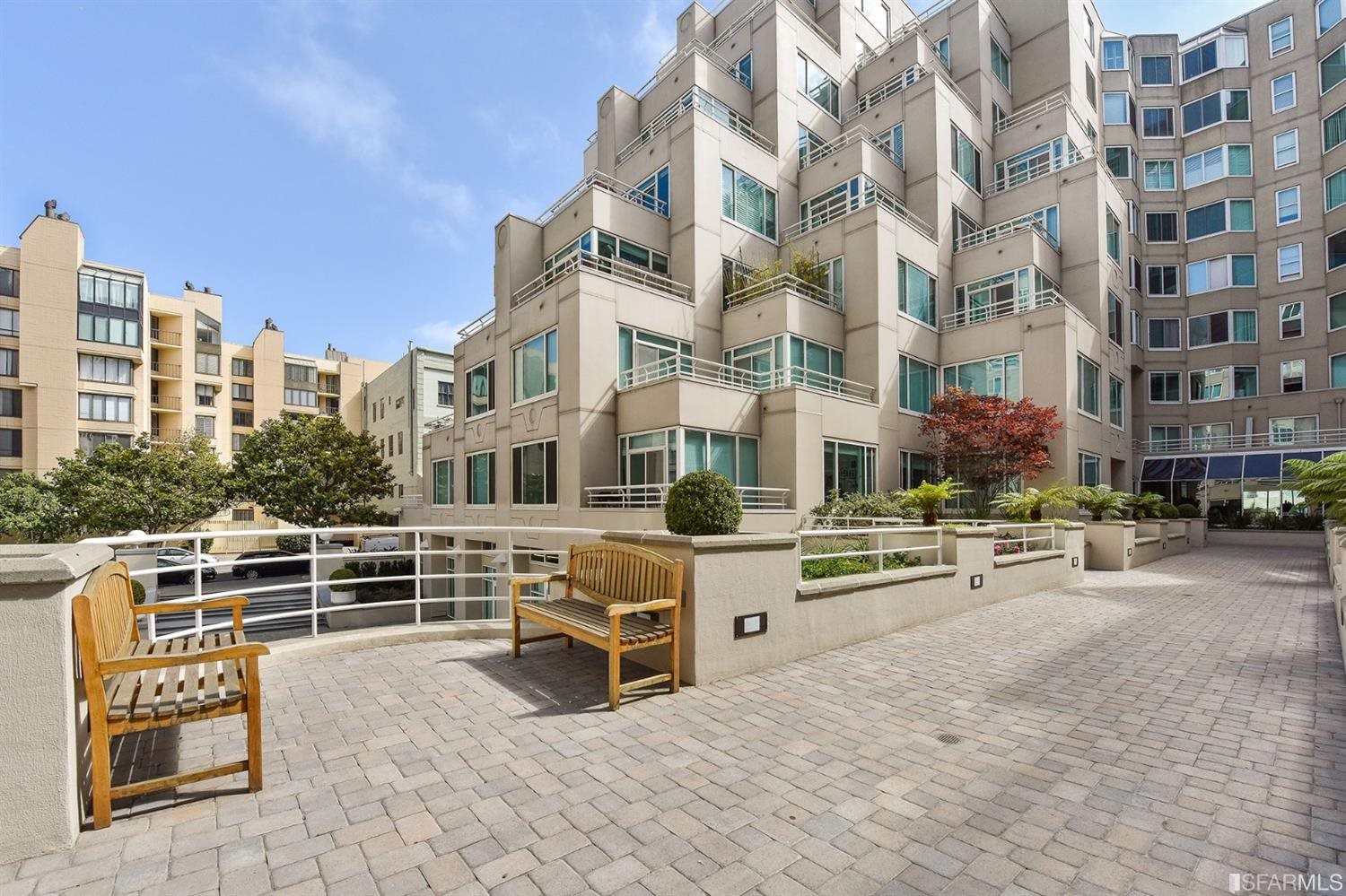 111 Chestnut Street # 402