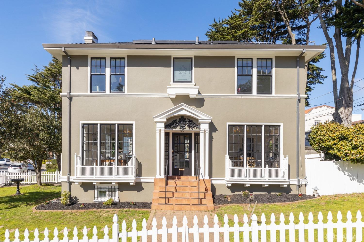 40 Pico Avenue