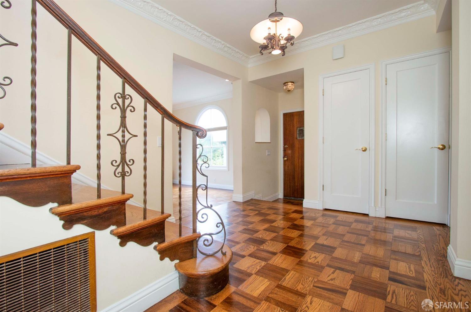 260 Dorantes Avenue