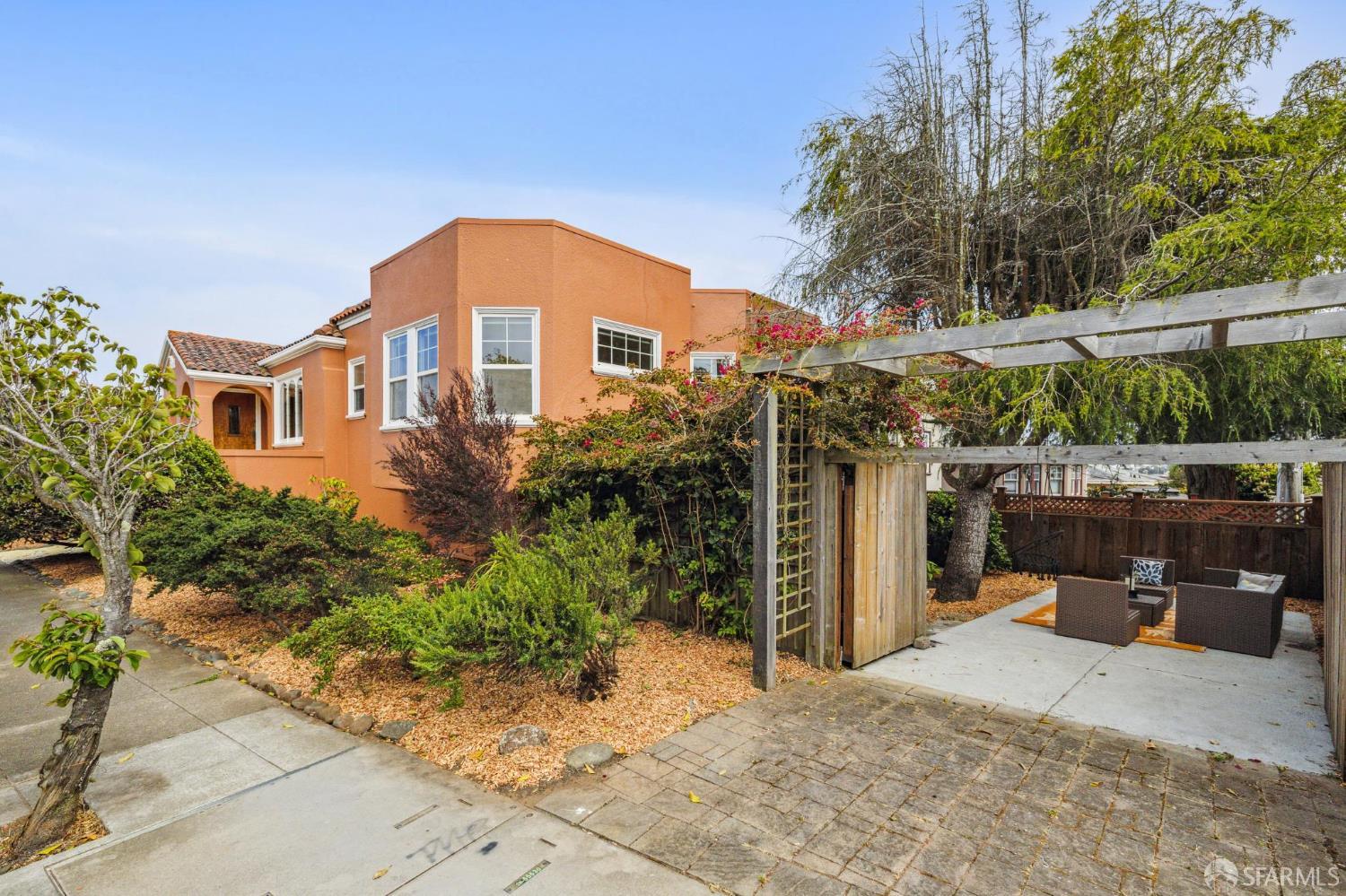 301 Montecito Avenue