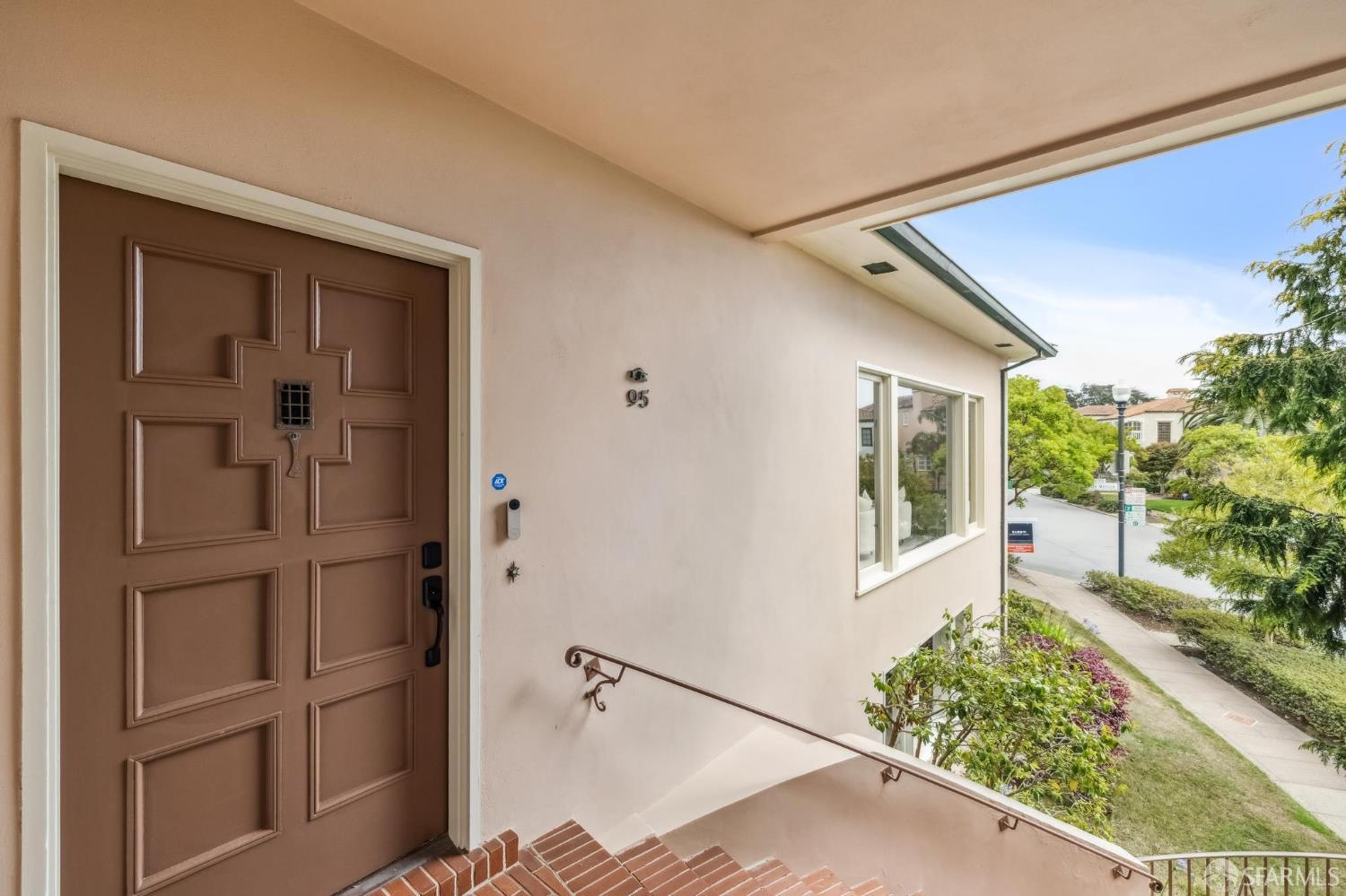 95 Santa Paula Ave