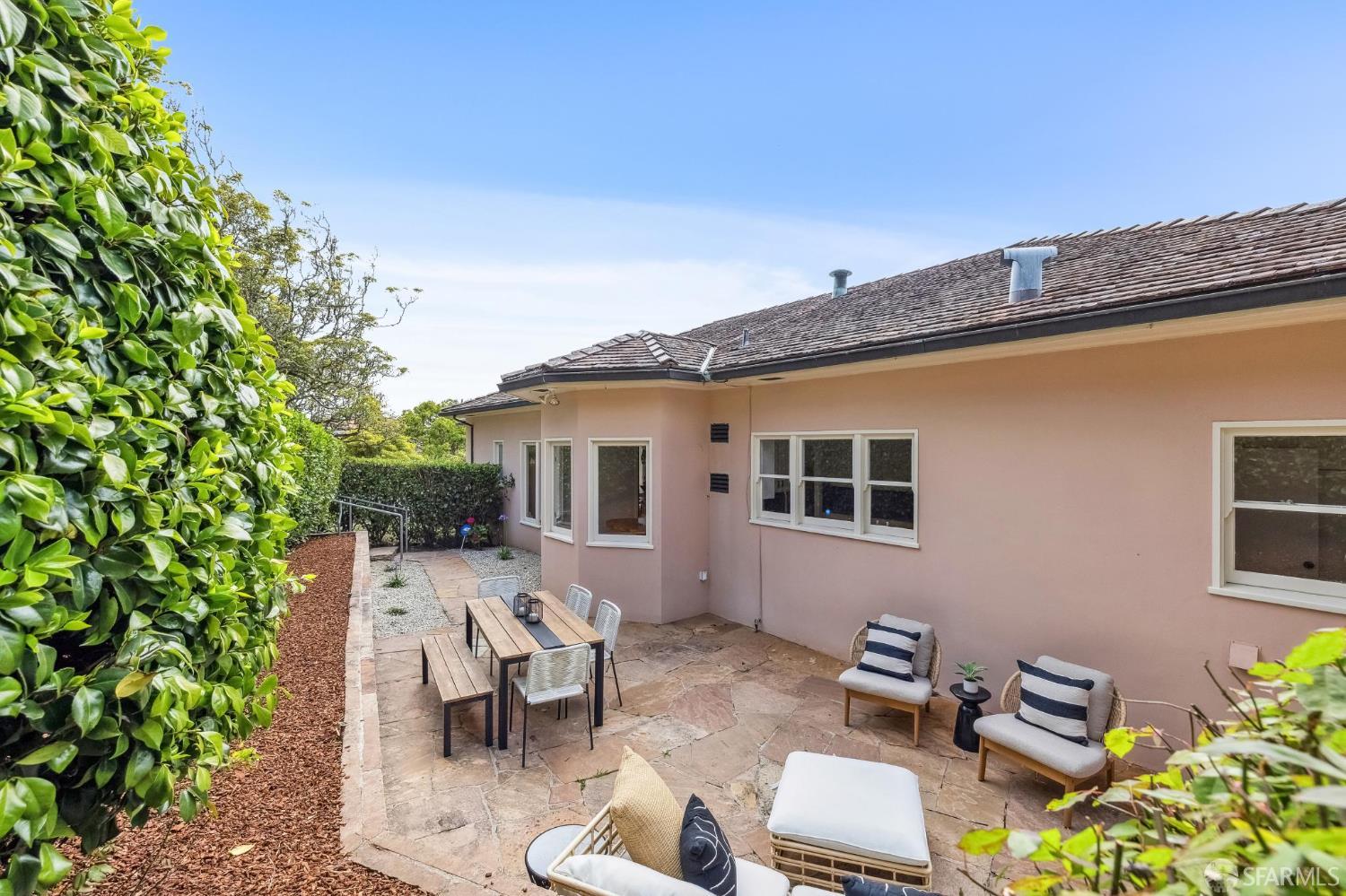 95 Santa Paula Ave