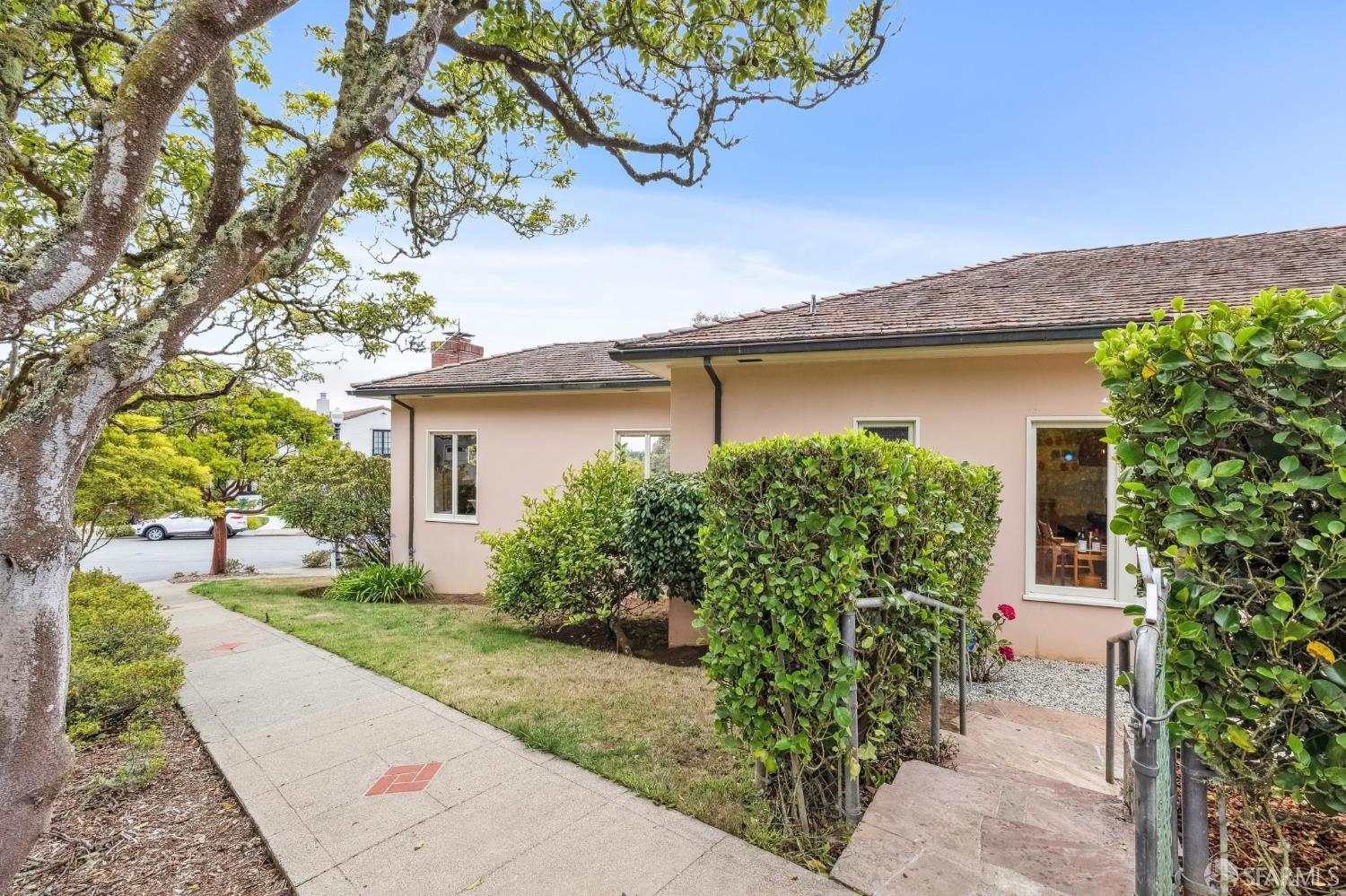 95 Santa Paula Ave