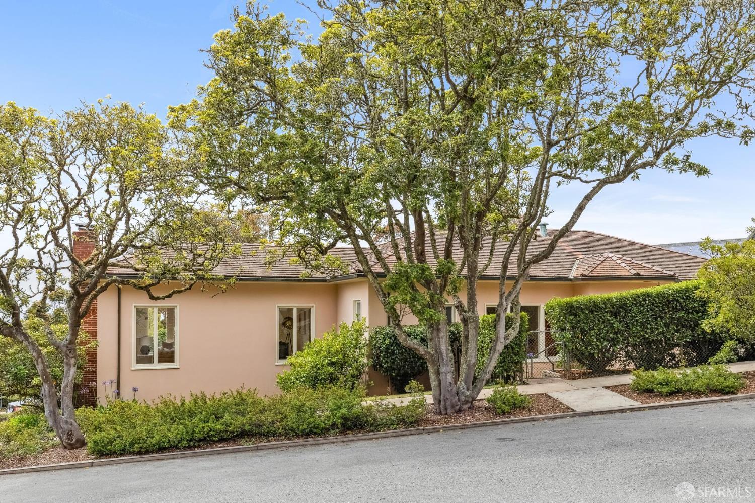 95 Santa Paula Ave