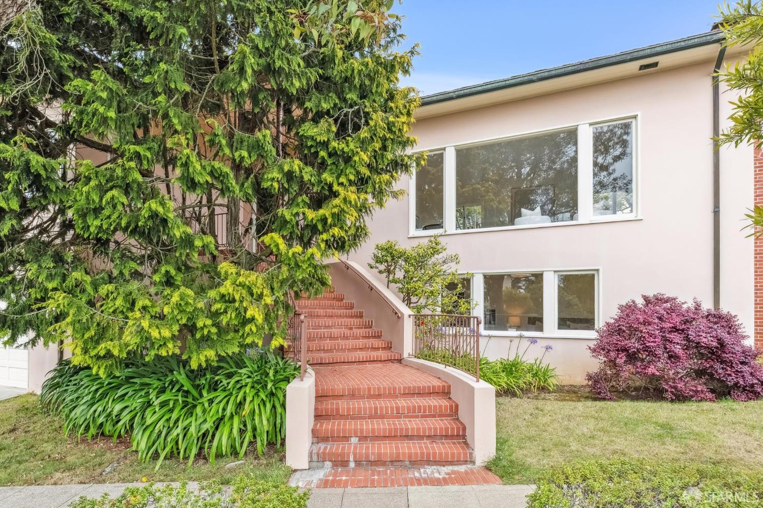 95 Santa Paula Ave