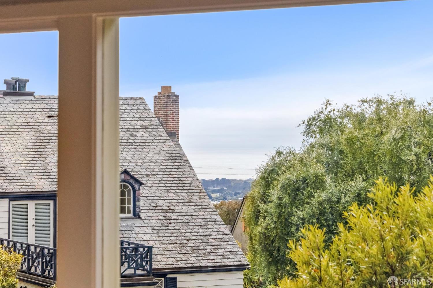 95 Santa Paula Ave