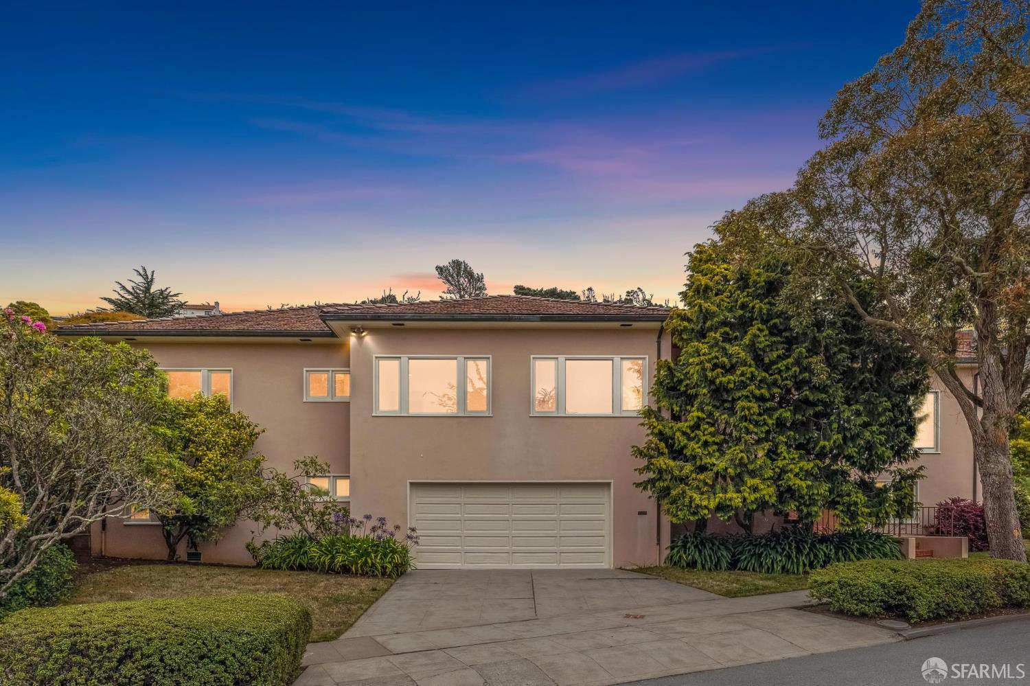 95 Santa Paula Ave