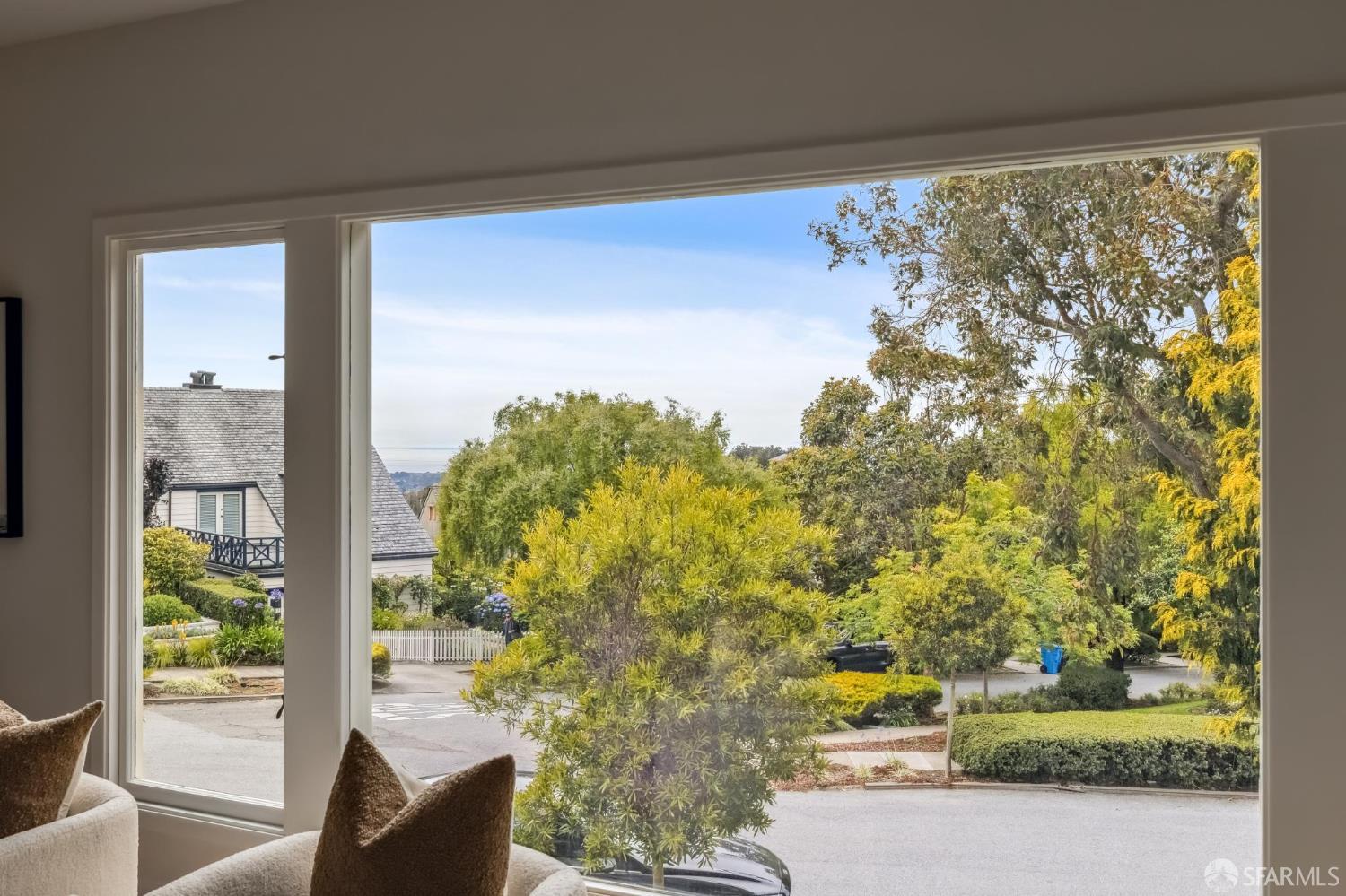 95 Santa Paula Ave