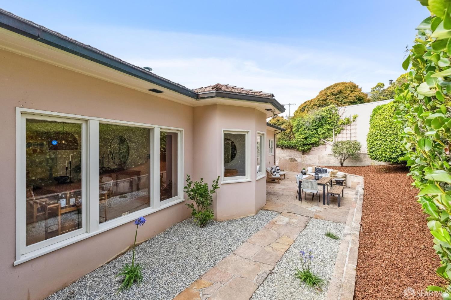 95 Santa Paula Ave