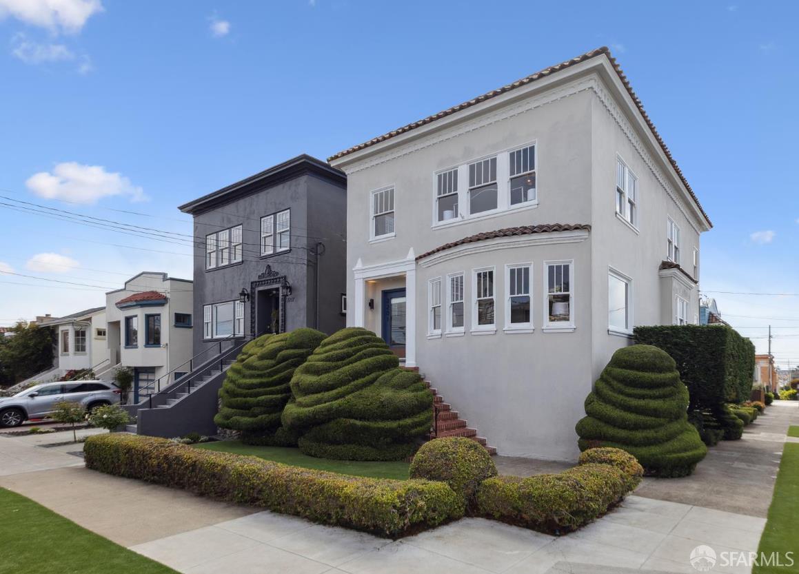 2201 17th Avenue
