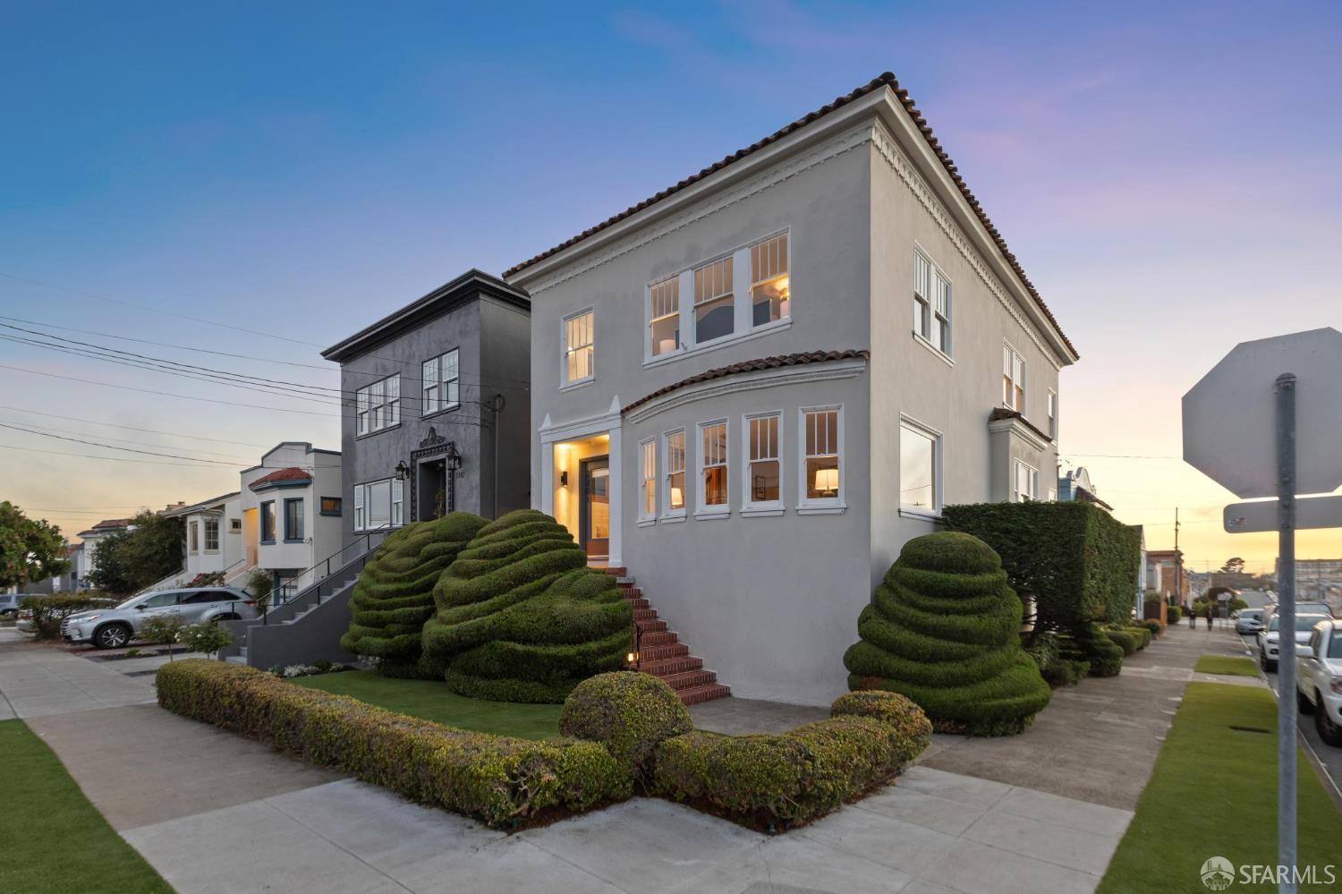 2201 17th Avenue