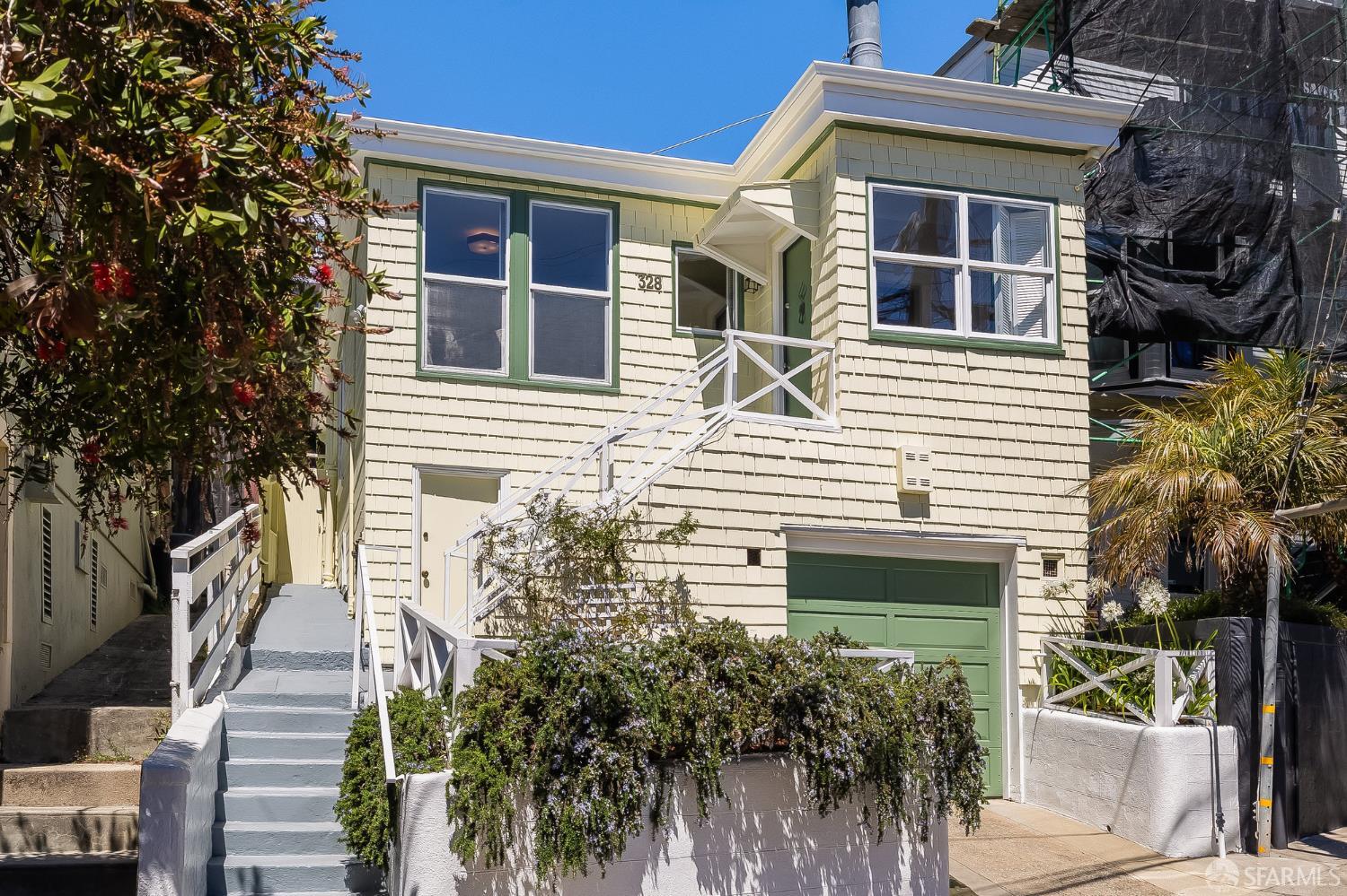 328 Surrey Street