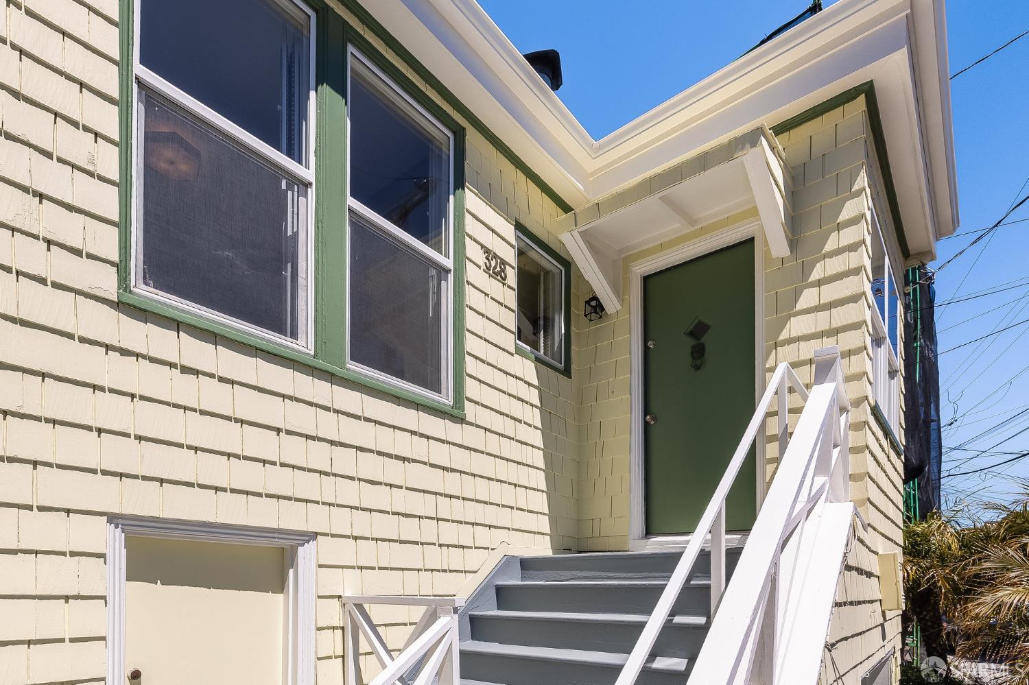 328 Surrey Street