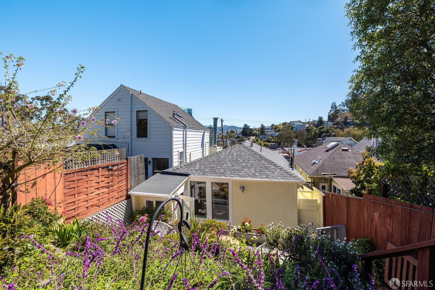 328 Surrey Street