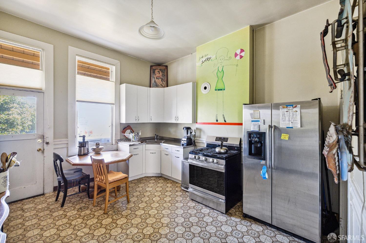 423-433 South Van Ness Avenue