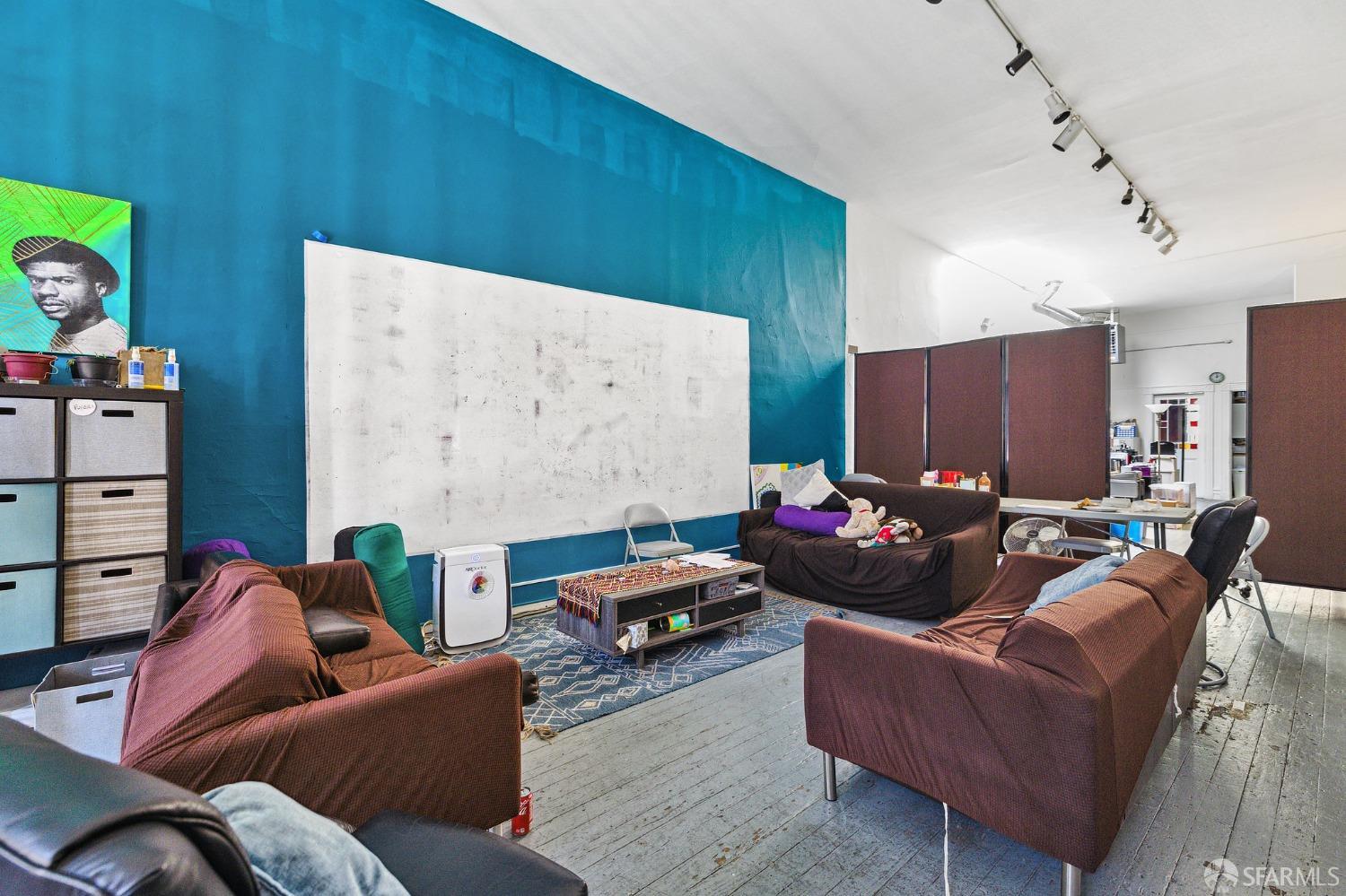 423 South Van Ness Avenue
