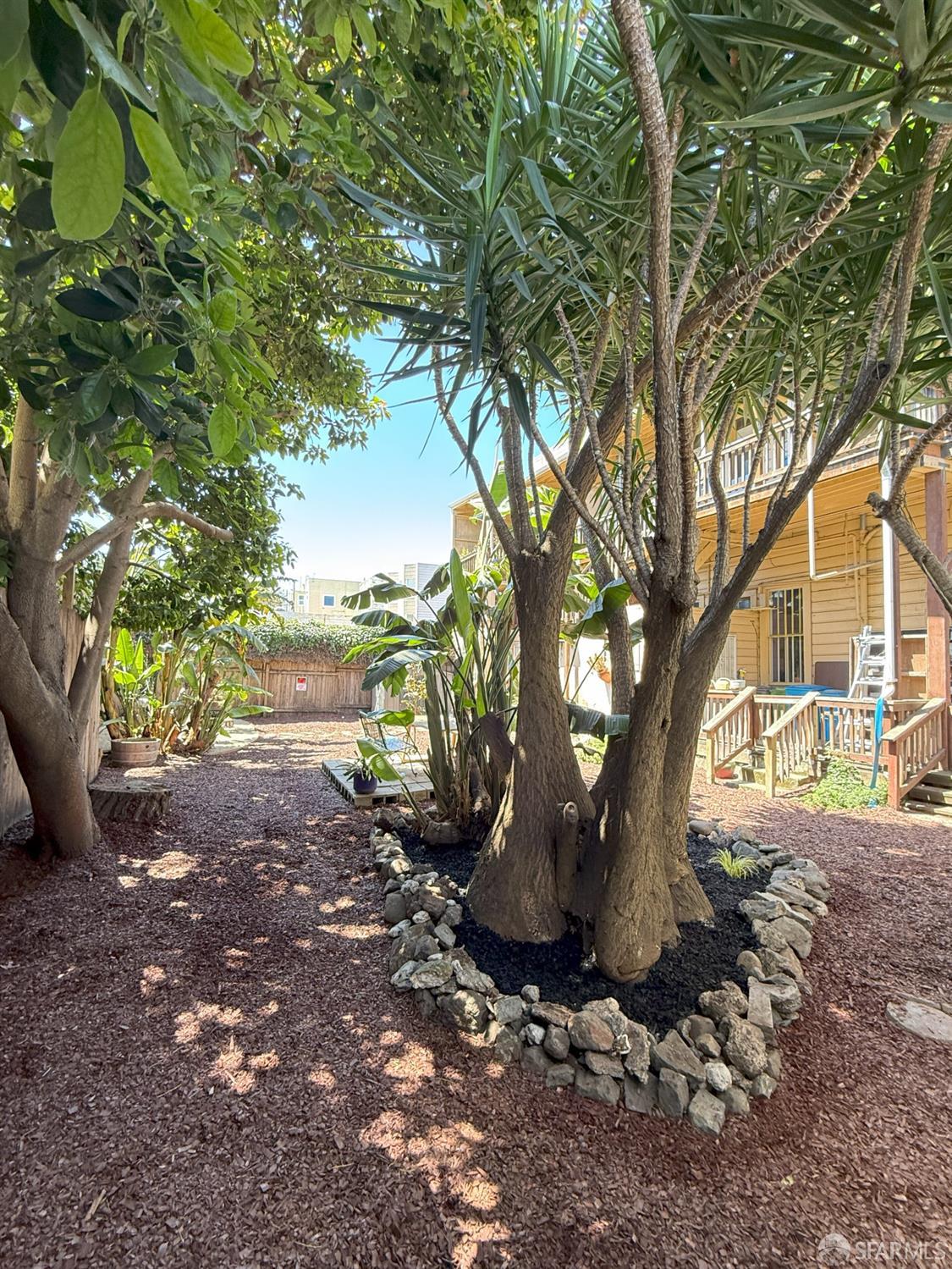 423 South Van Ness Avenue
