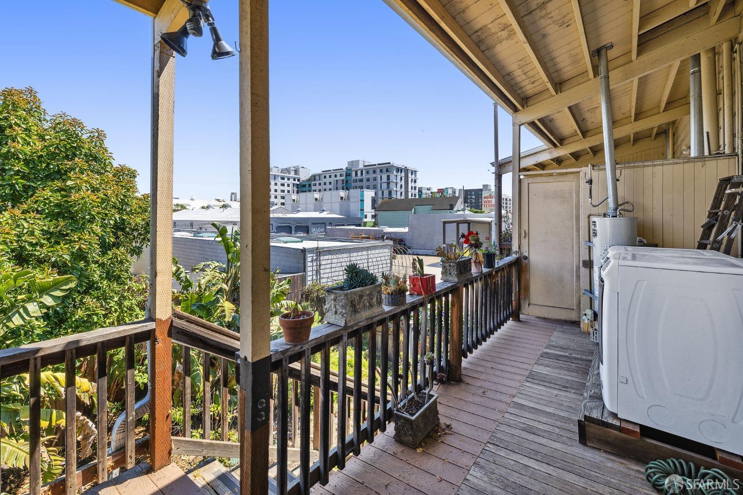 423 South Van Ness Avenue