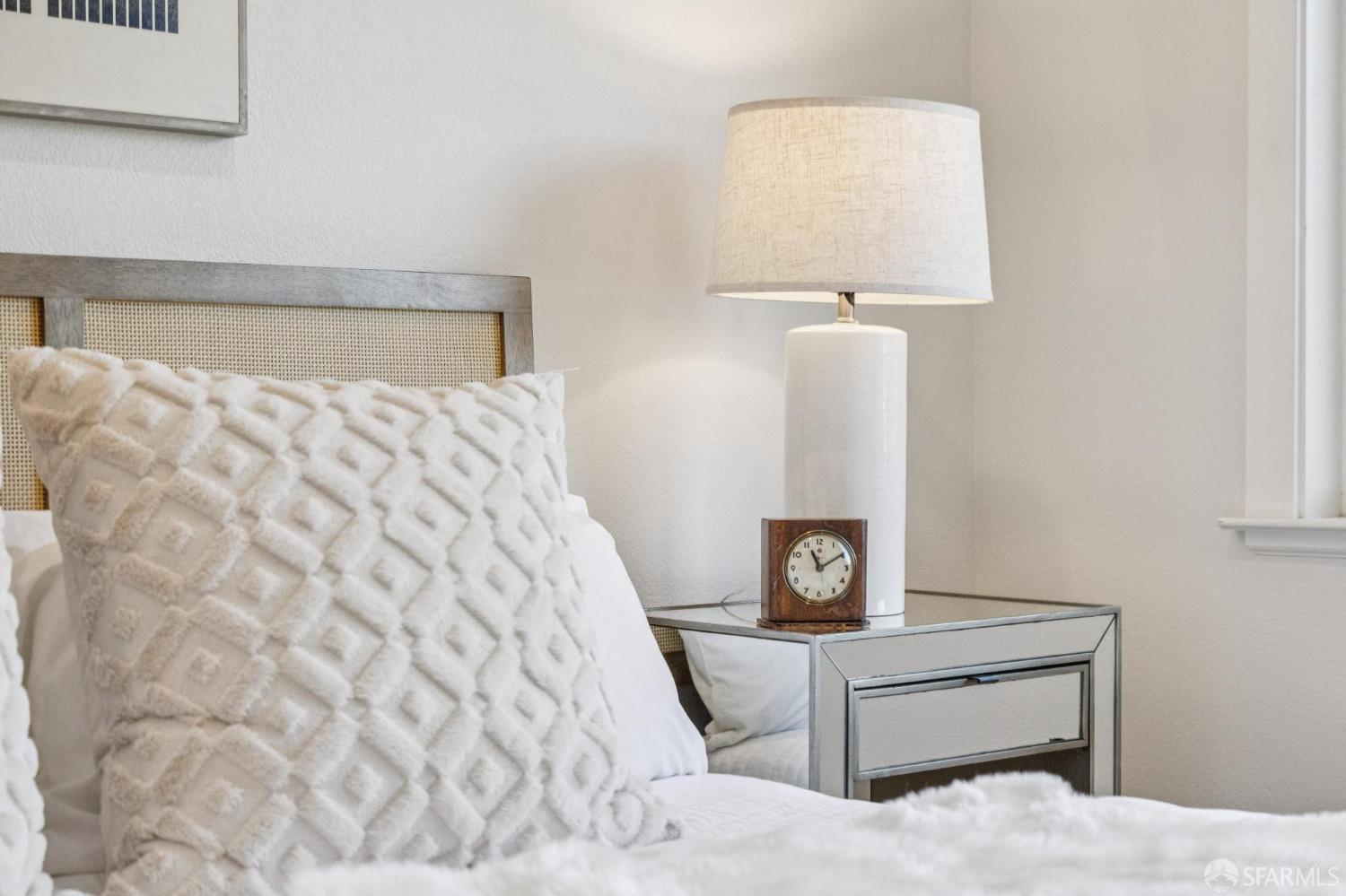 165 W Macarthur Boulevard