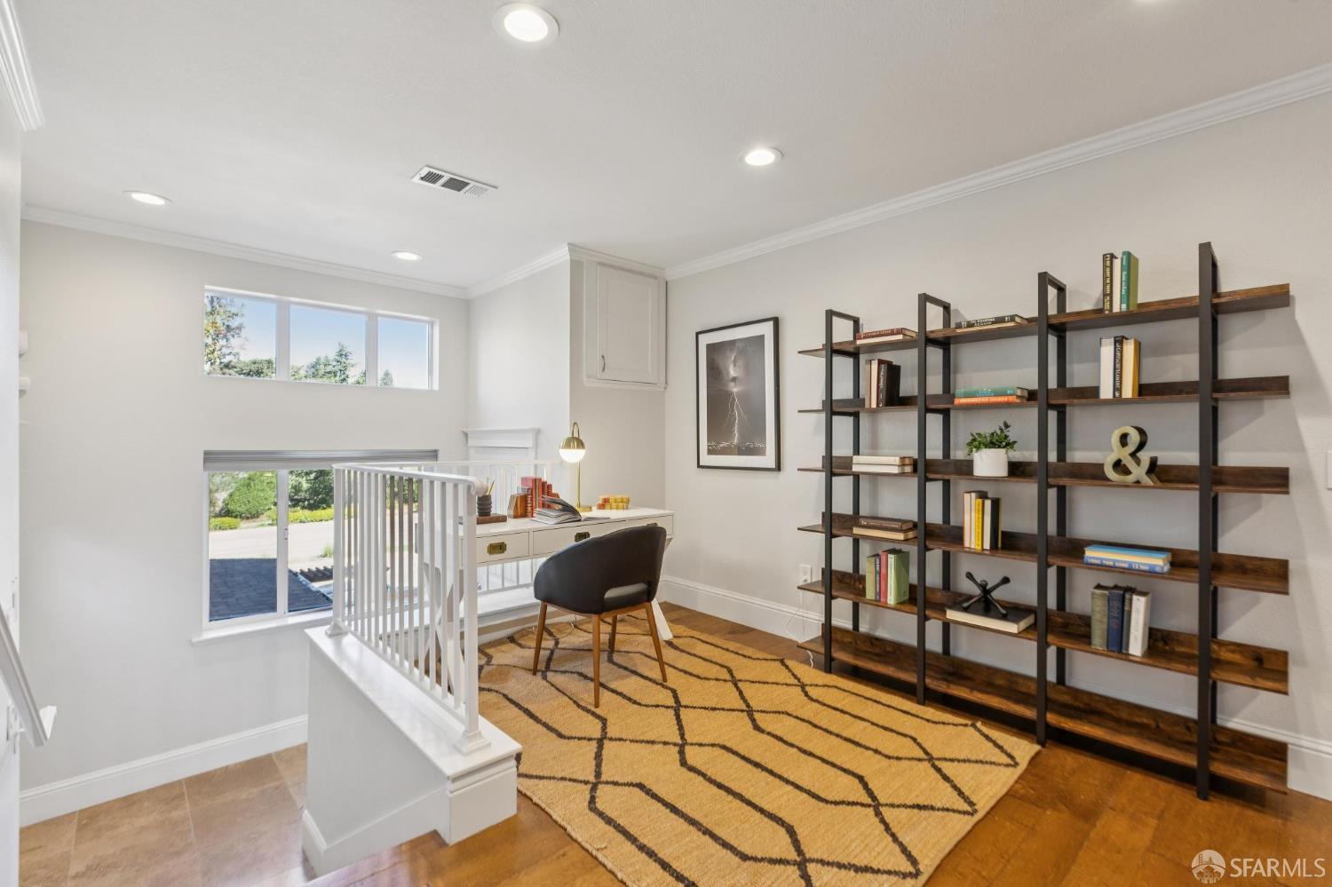 165 W Macarthur Boulevard