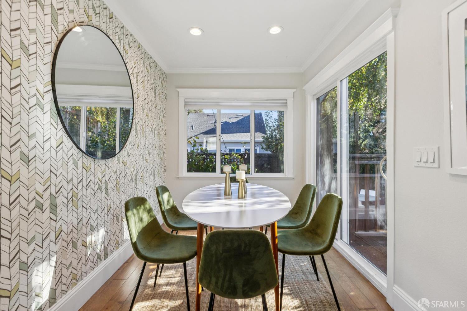 165 W Macarthur Boulevard