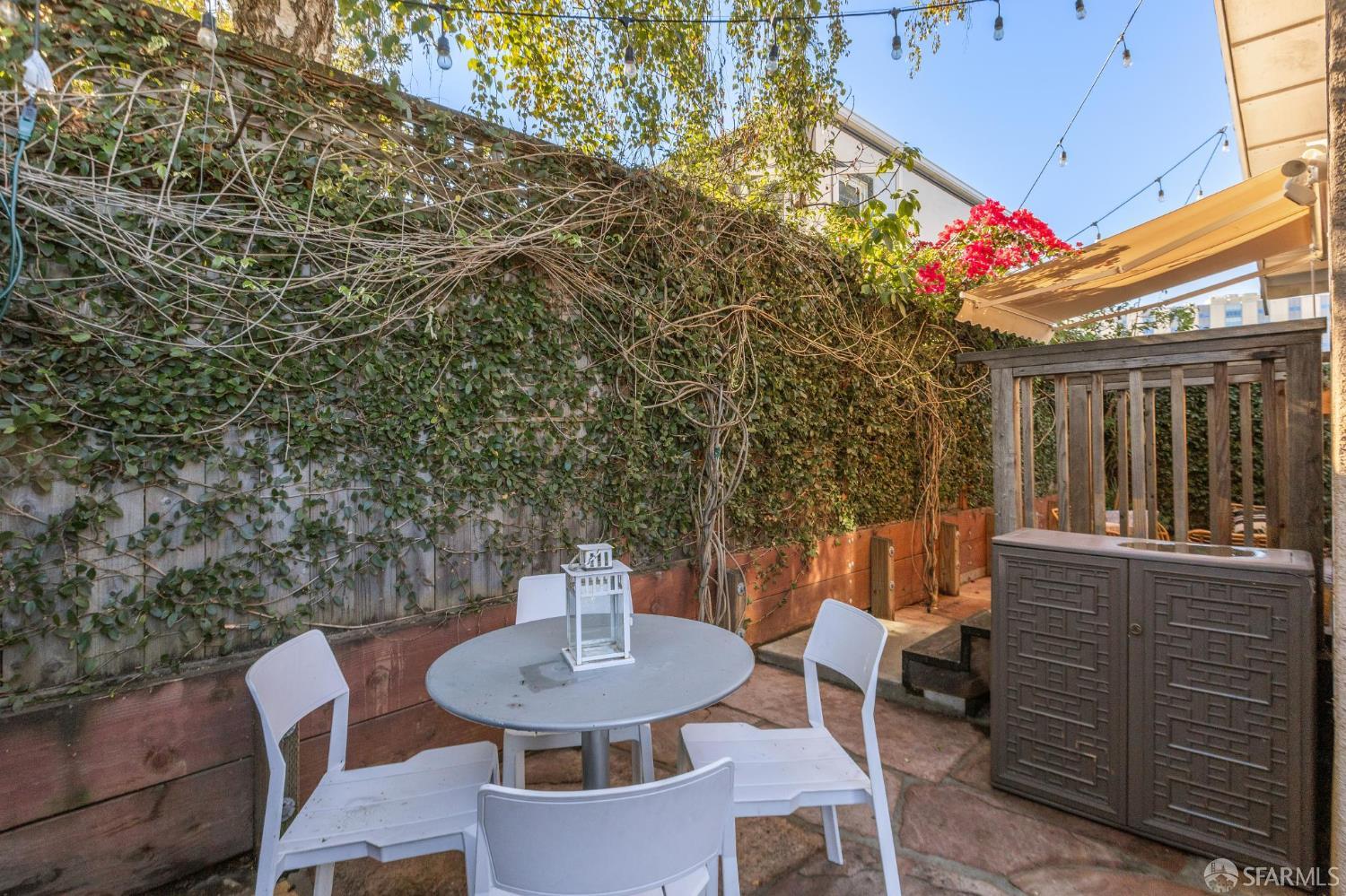 165 W Macarthur Boulevard