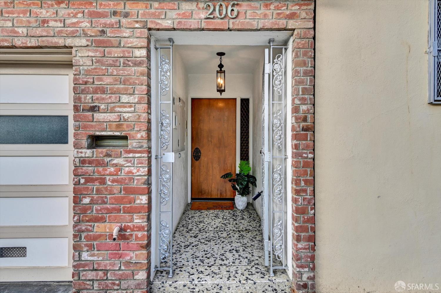 206 Somerset Street