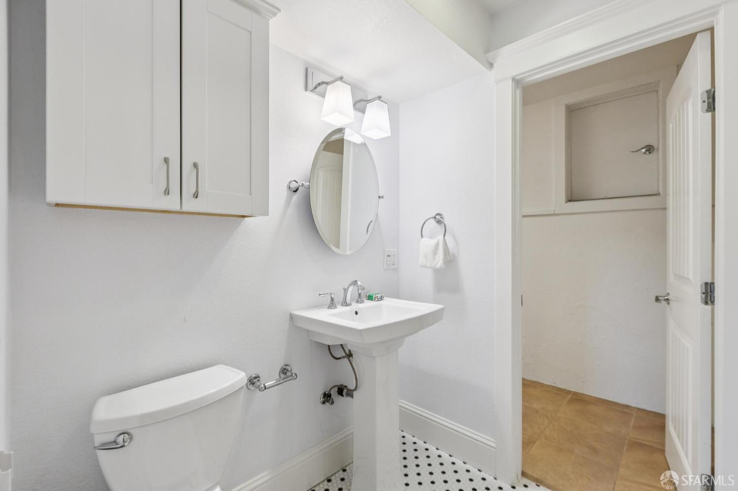 165 W Macarthur Boulevard