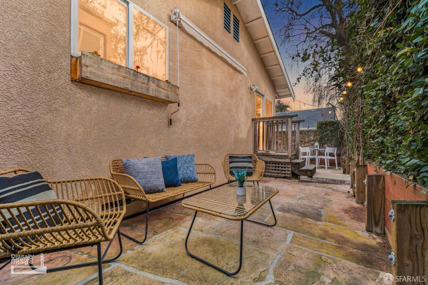 165 W Macarthur Boulevard